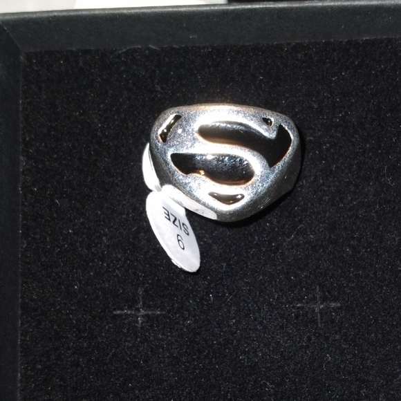 Superman size 9 man's ring - Picture 3 of 6